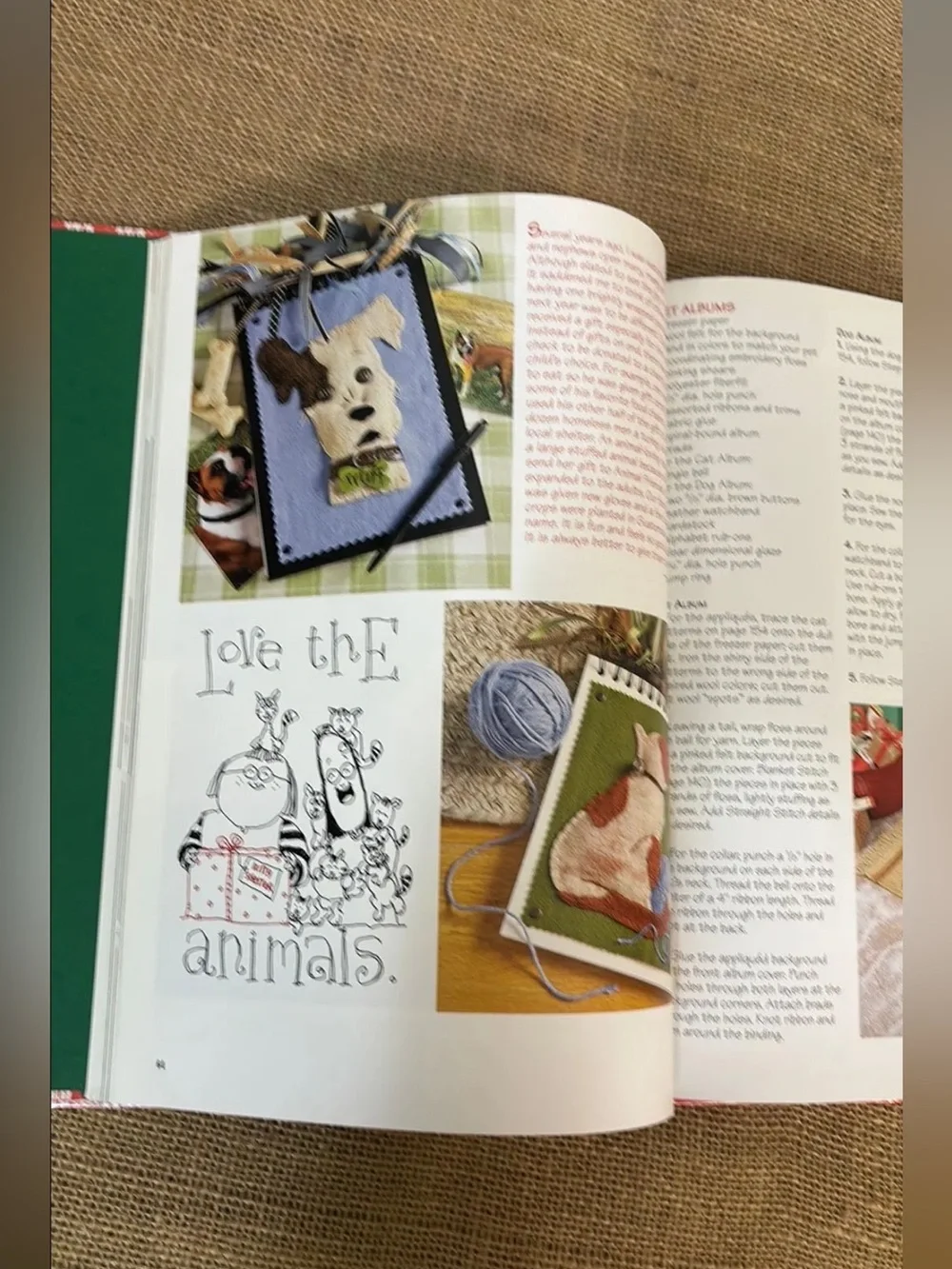 Gooseberry Patch Christmas Book, Recipes, Crafts & Decorating, Book 8, 2006 EUC